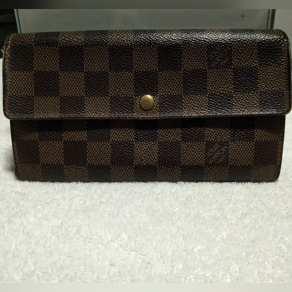 Authentic Louis Vuitton Damier Ebene Wallet
